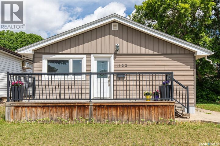 Property Photo:  1122 Stadacona Street W  SK S6H 2B3 