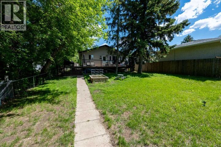 Property Photo: 1022 10 Avenue AB T9W 1K6