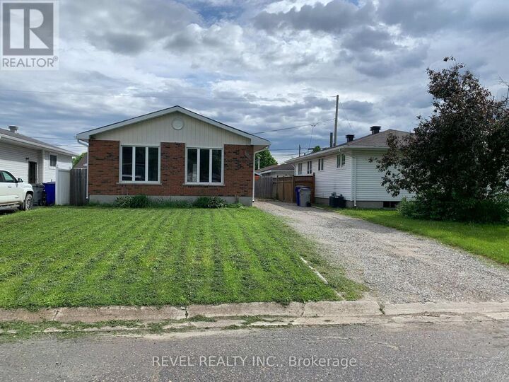 Property Photo:  597 Spooner Drive  ON P4N 4R6 