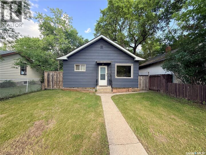 Property Photo: 1336 D Avenue N SK S7L 1P3