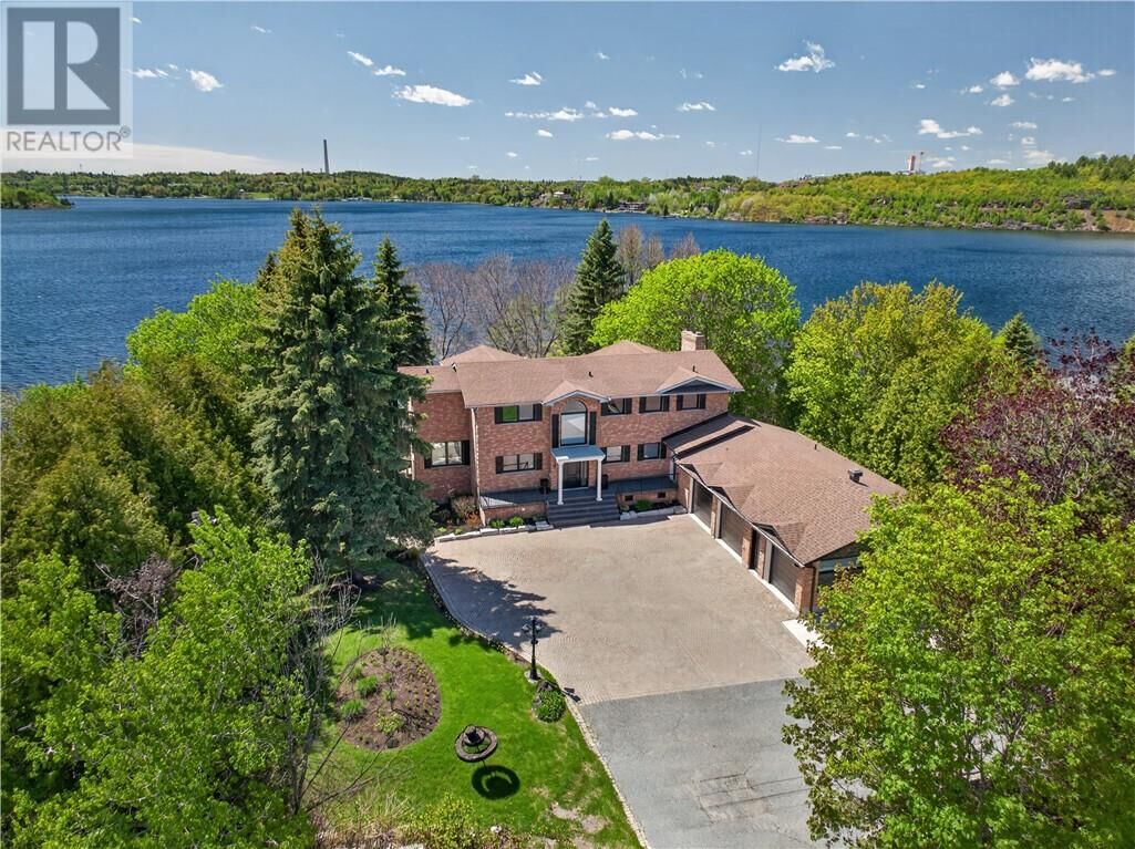 Property Photo: 867 Admiral Drive ON P3E 6J5