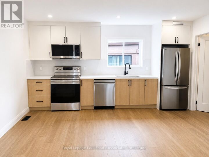 Property Photo: 17 White Avenue 1 ON M6N 1S7
