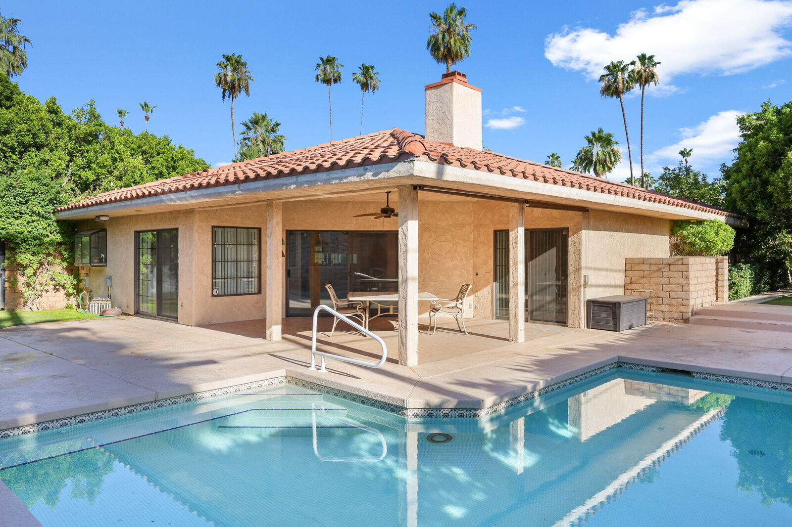 Property Photo:  1033 S Calle Rolph  CA 92264 