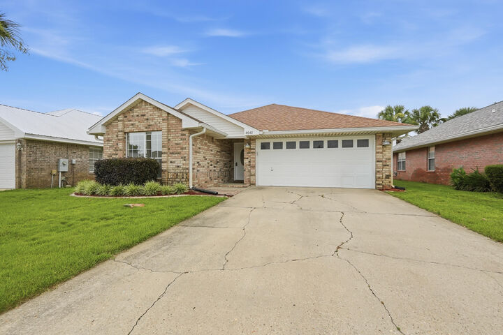 Property Photo:  4643 Sunsail Circle  FL 32541 