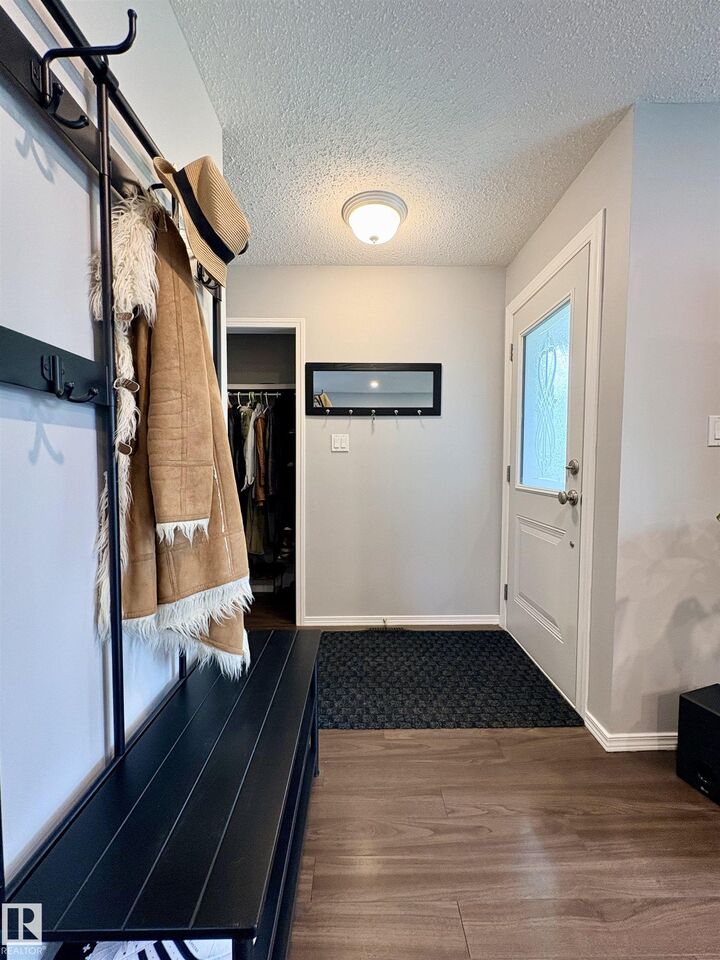 Property Photo:  41 Abbey Crescent  AB T8N 2X3 