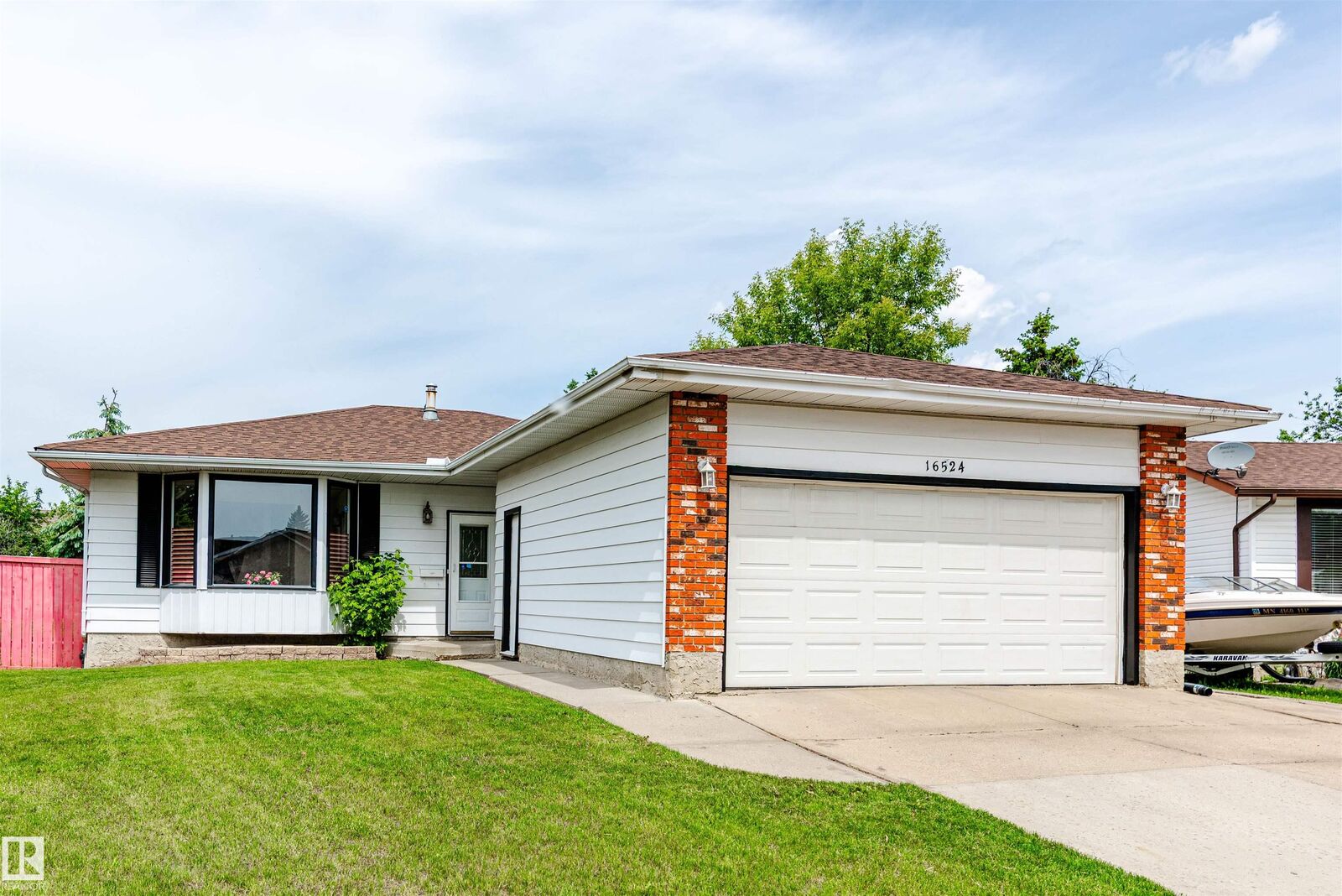 Property Photo:  16524 116 Street NW  AB T5X 3T8 