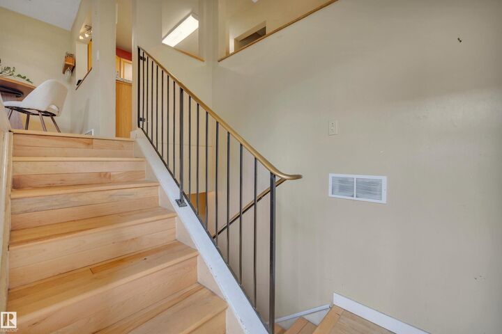 Property Photo:  1546 69 Street NW  AB T6K 3R3 