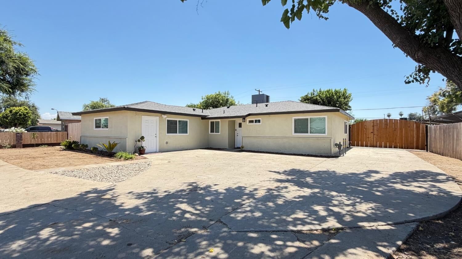 Property Photo: 5326 E Clay Avenue CA 93727