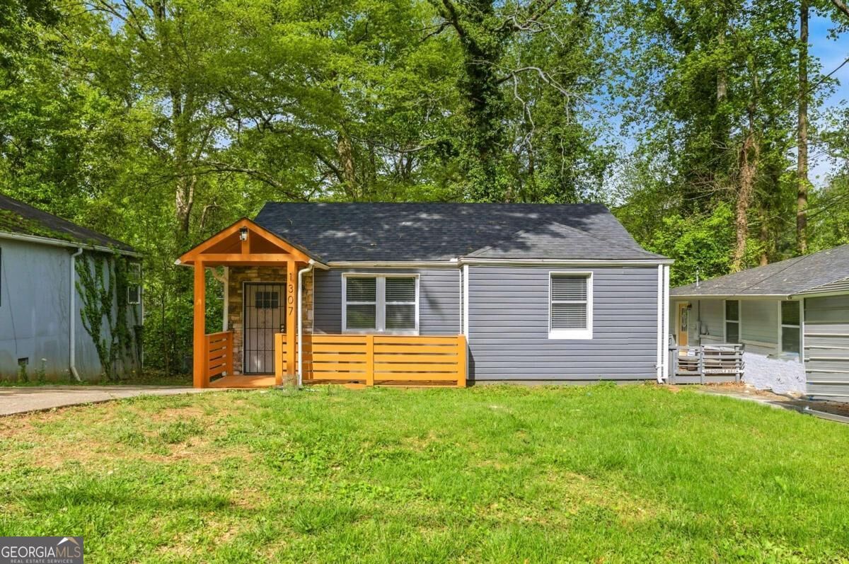 Property Photo:  1307 Elizabeth Avenue SW  GA 30310 