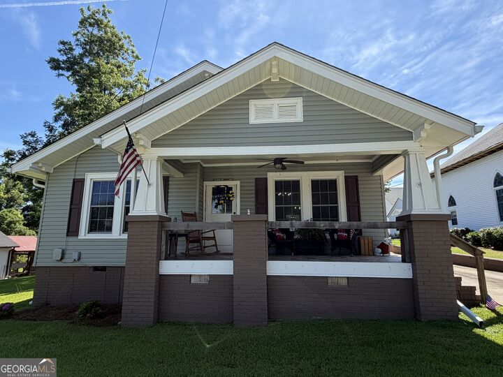 Property Photo:  202 N Peachtree Street  GA 30817 