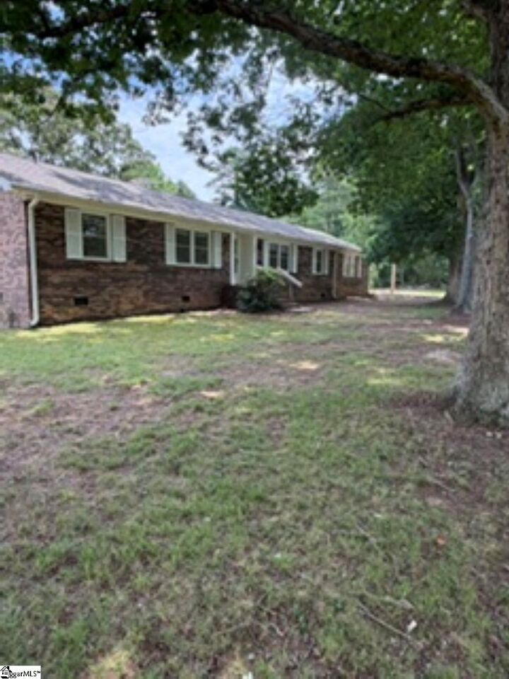 Property Photo: 140 Loftis Drive SC 29669