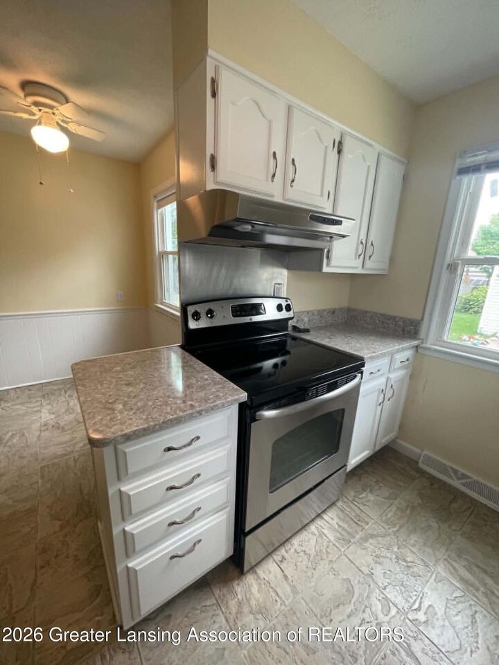 Property Photo:  1217 N Hayford Avenue  MI 48912 