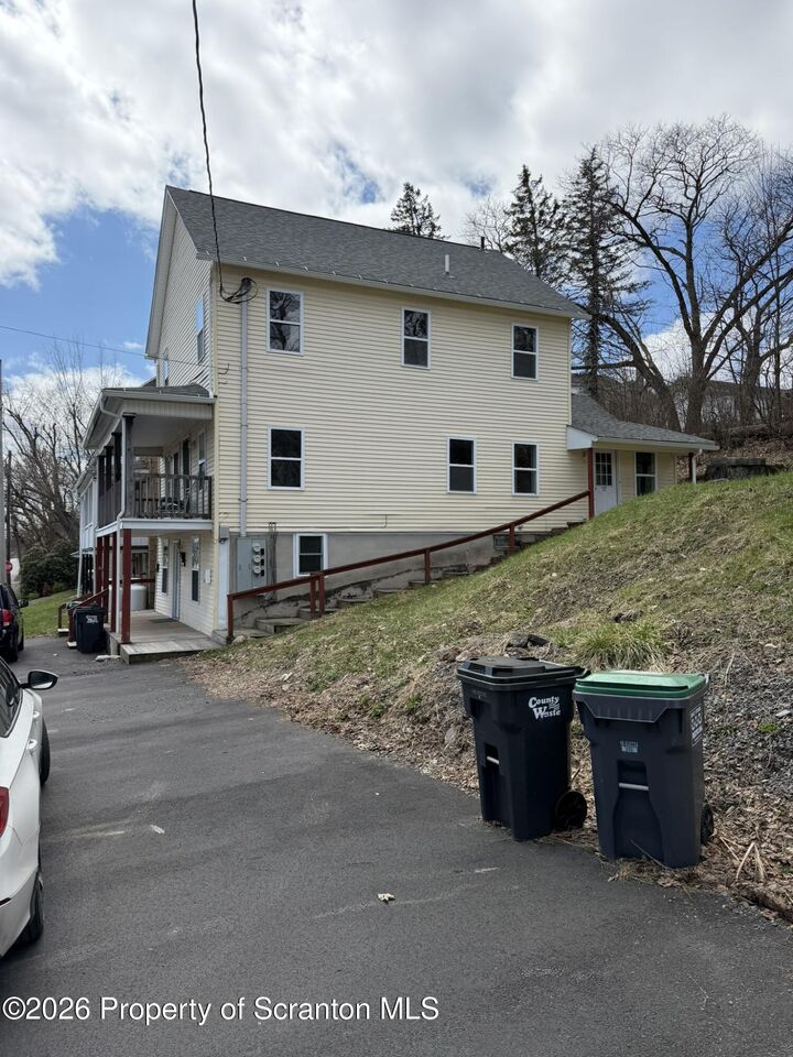 Property Photo:  409 Delaware Street  PA 18421 