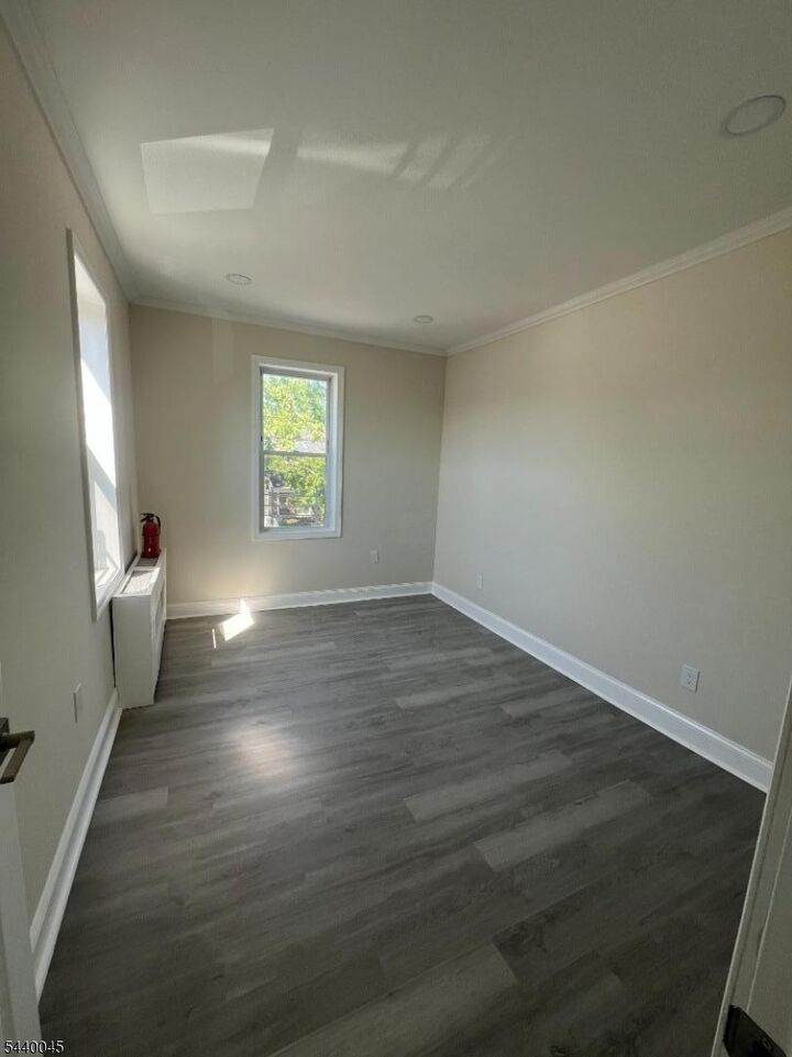 Property Photo:  29 Laurel Ave 2  NJ 07040 