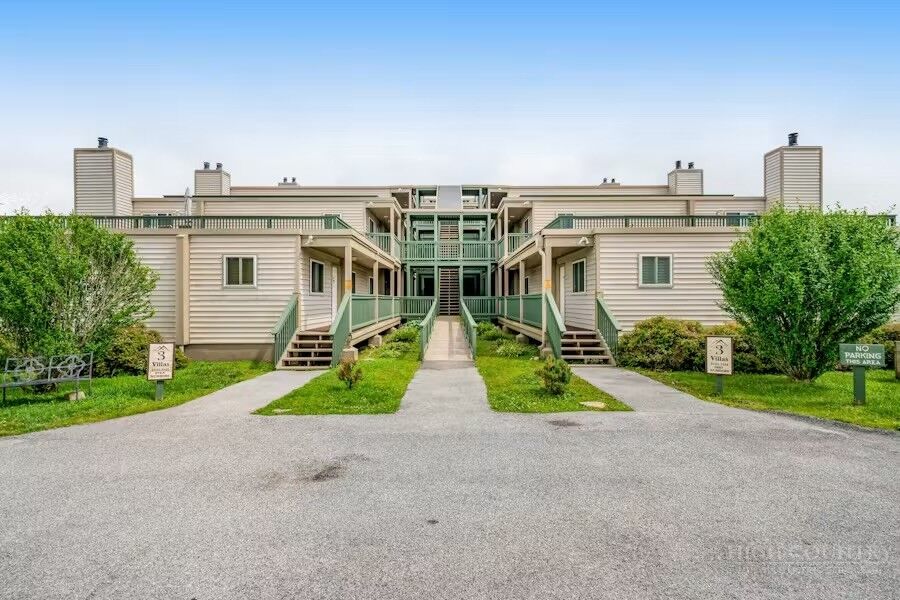 Property Photo: 301 Pinnacle Inn Road 3209 NC 28604