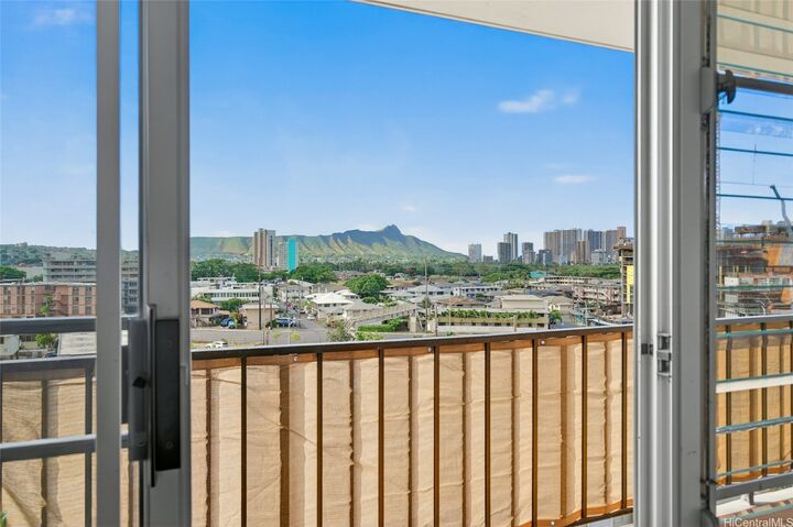 Property Photo: 2754 Kuilei Street 704 HI 96826