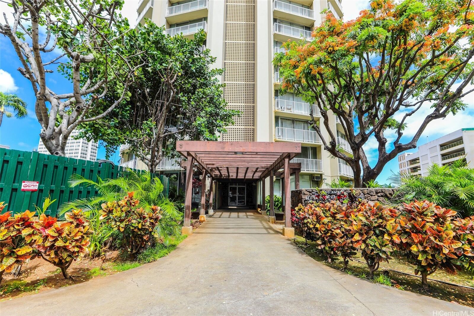 Property Photo:  750 Amana Street 1612  HI 96814 