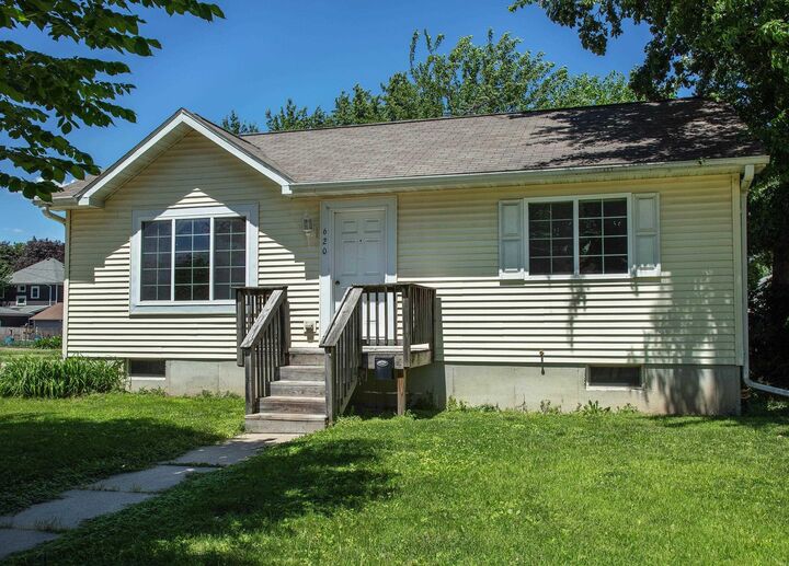 Property Photo:  620 SW 2nd Avenue  IA 50677 