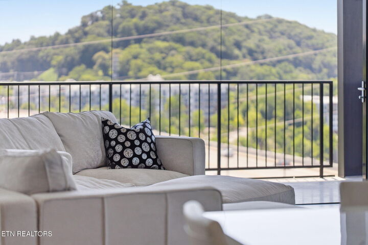 Property Photo: 608 W Hill Ave 602 TN 37902