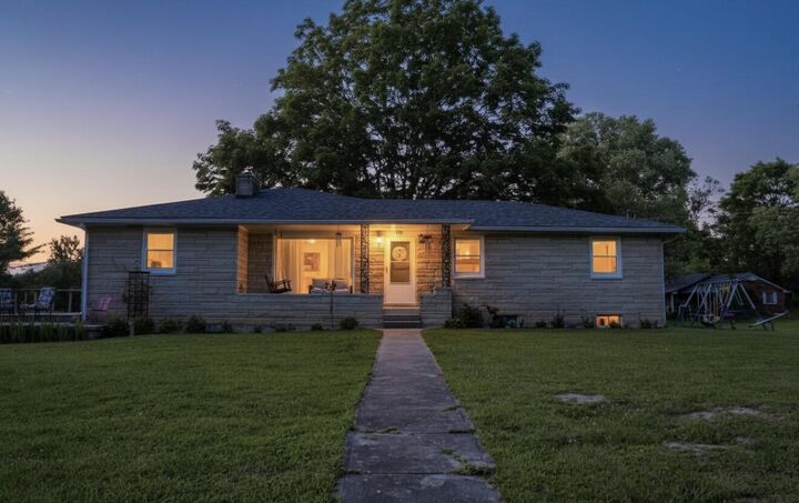 Property Photo:  270 W Railroad  KY 40380 