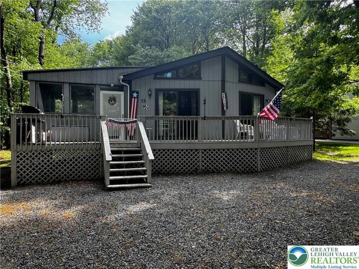 Property Photo: 33 Eliot Lane PA 18210