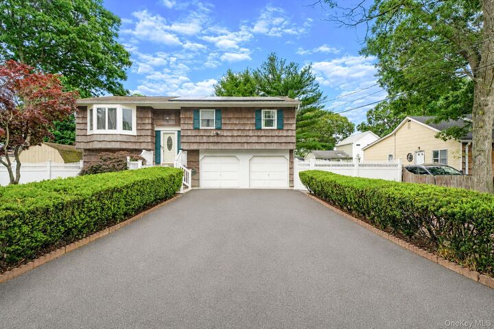 Property Photo:  6 Smith Court  NY 11950 