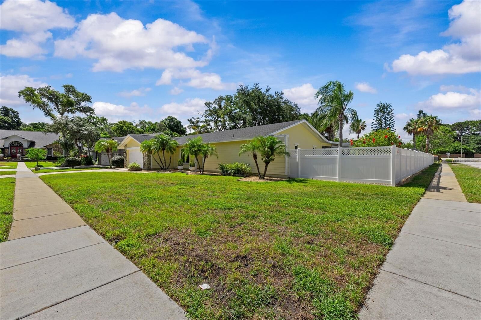 Property Photo:  2828 Bridlewood Court  FL 34683 
