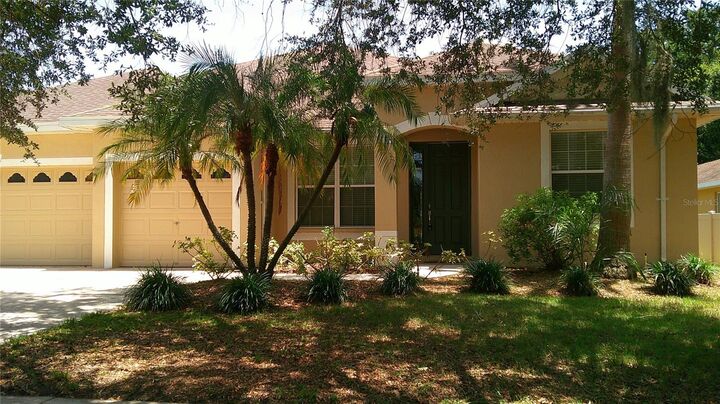 Property Photo:  609 Cedar Waxwing Drive  FL 33510 