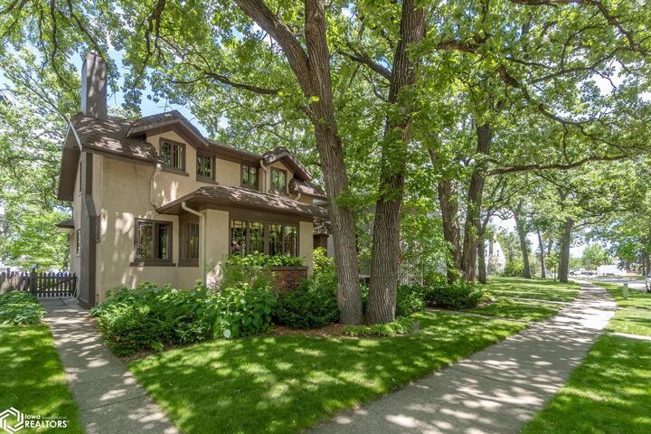 Property Photo: 84 Linden Drive IA 50401