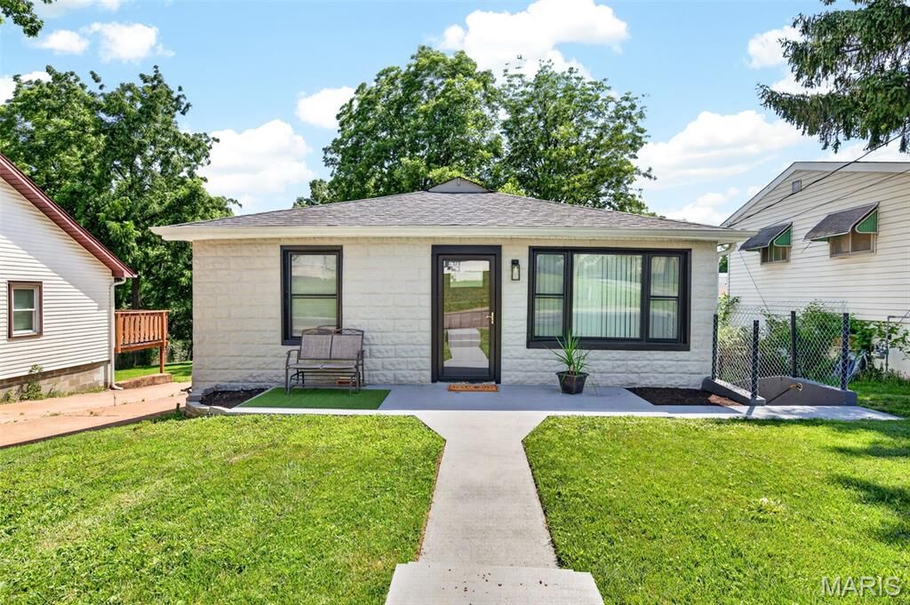 Property Photo: 128 Laredo Avenue MO 63125