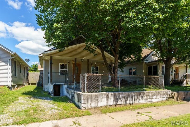 Property Photo:  2221 Lee Avenue  IL 62040 