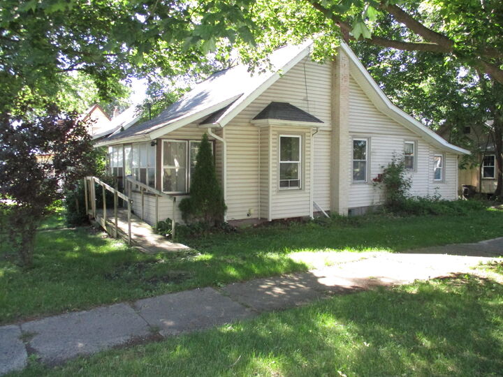 Property Photo: 520 E North Street MI 49202