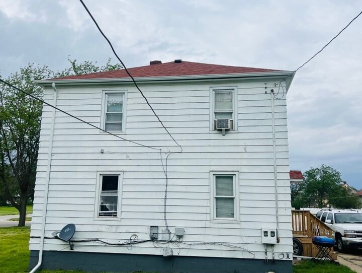 Property Photo: 1020 E Court Street IL 60901