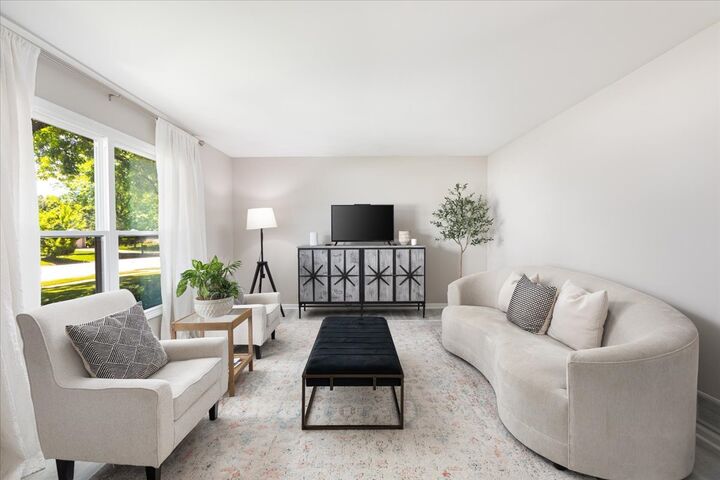 Property Photo:  5 Redstart Road  IL 60565 