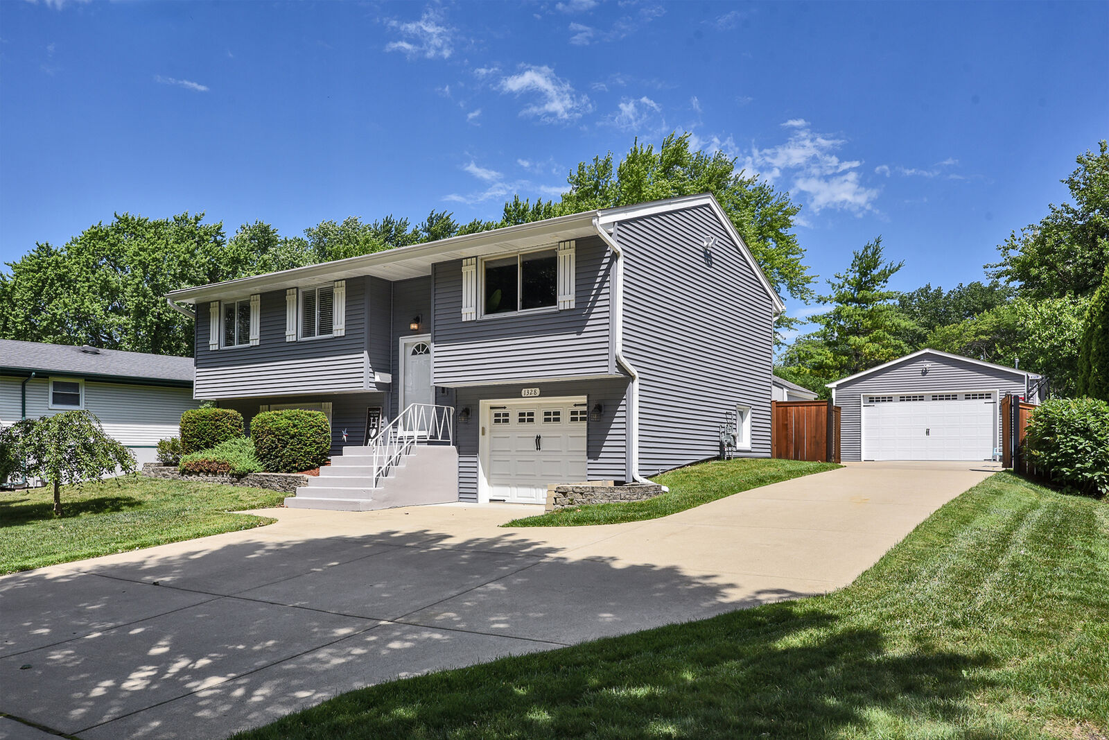 Property Photo:  1328 Cabot Lane  IL 60193 