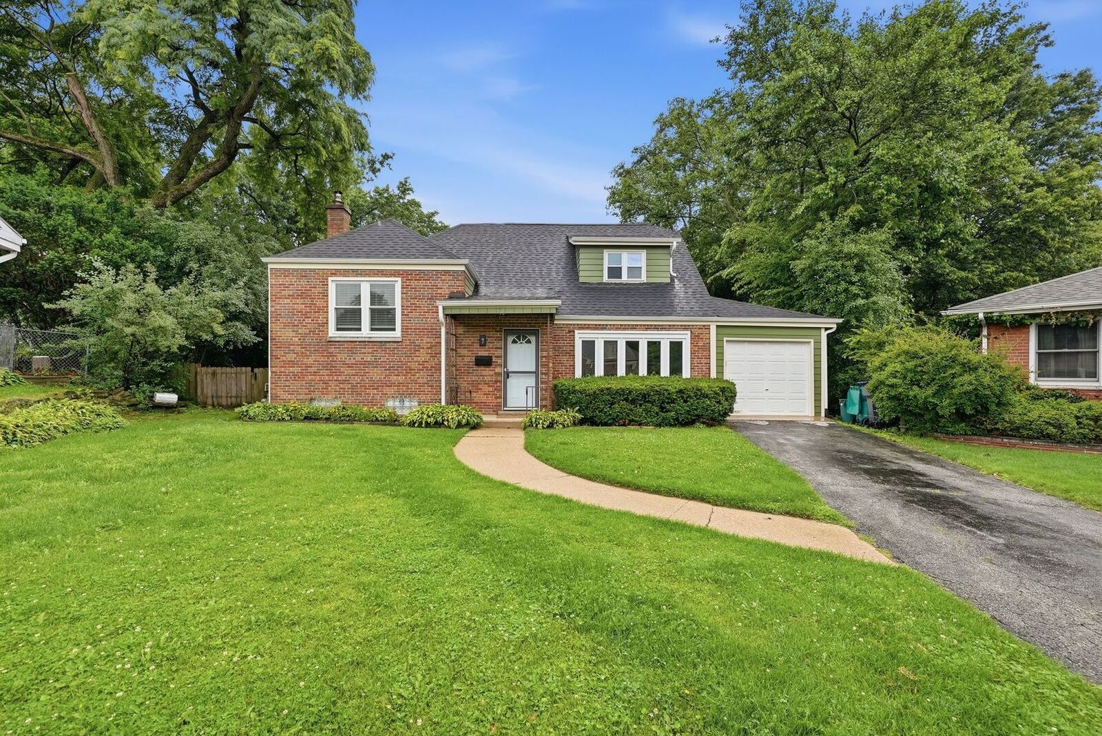 Property Photo:  7 Park Road Court  IL 60148 
