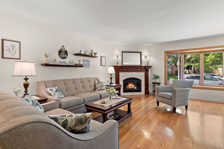 Property Photo:  6335 N Karlov Avenue  IL 60646 