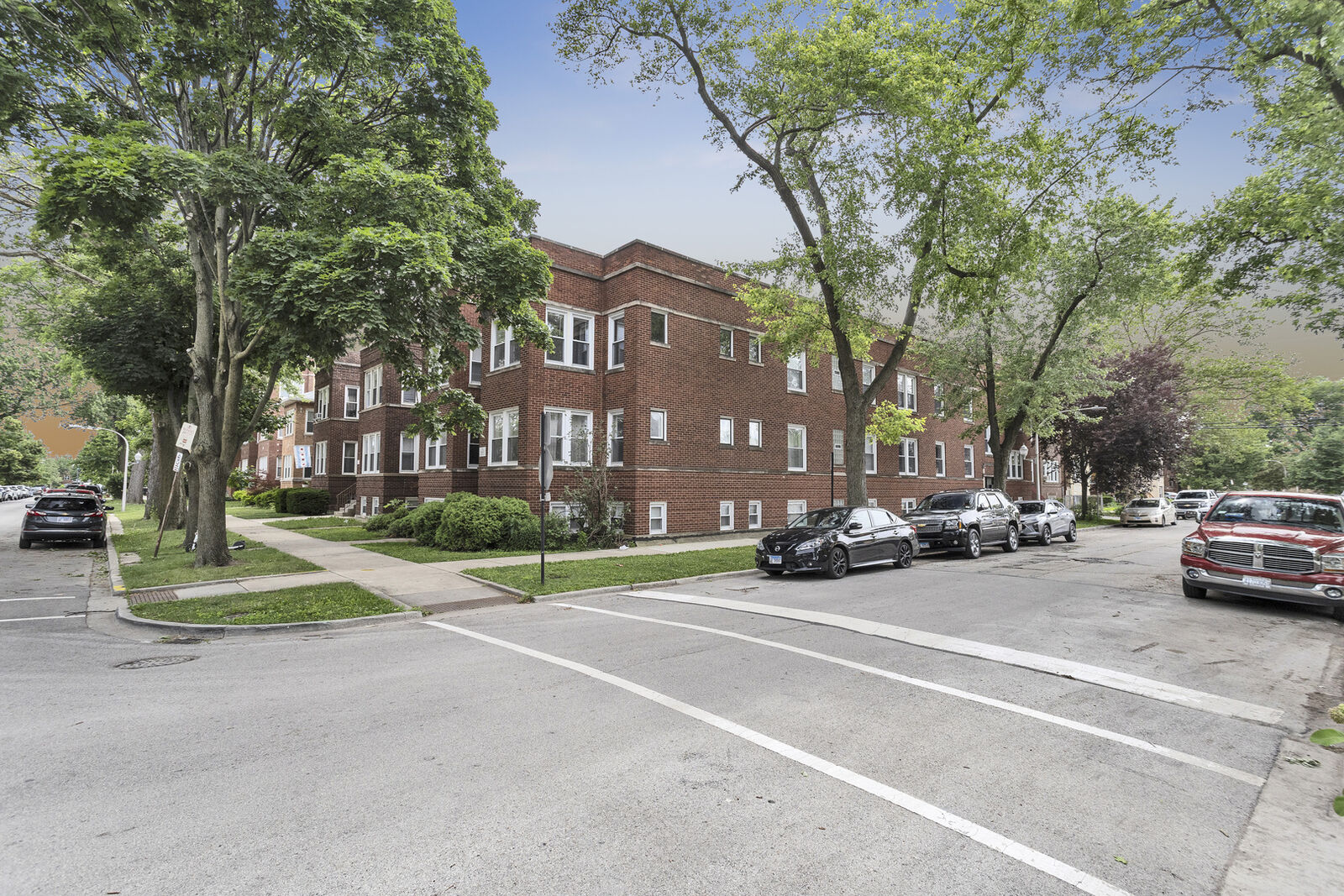 Property Photo:  4441 W Ainslie Street 2  IL 60630 