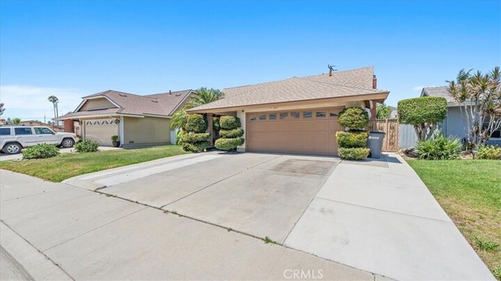 Property Photo: 809 E Cyrene Street CA 90746