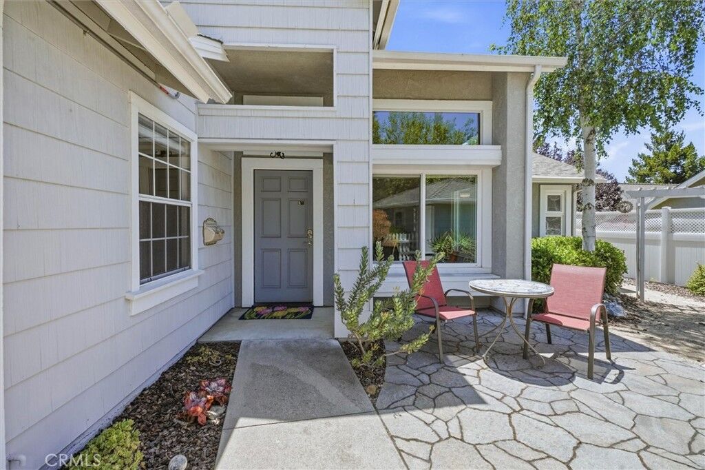 Property Photo:  993 Bluebell Way  CA 93401 