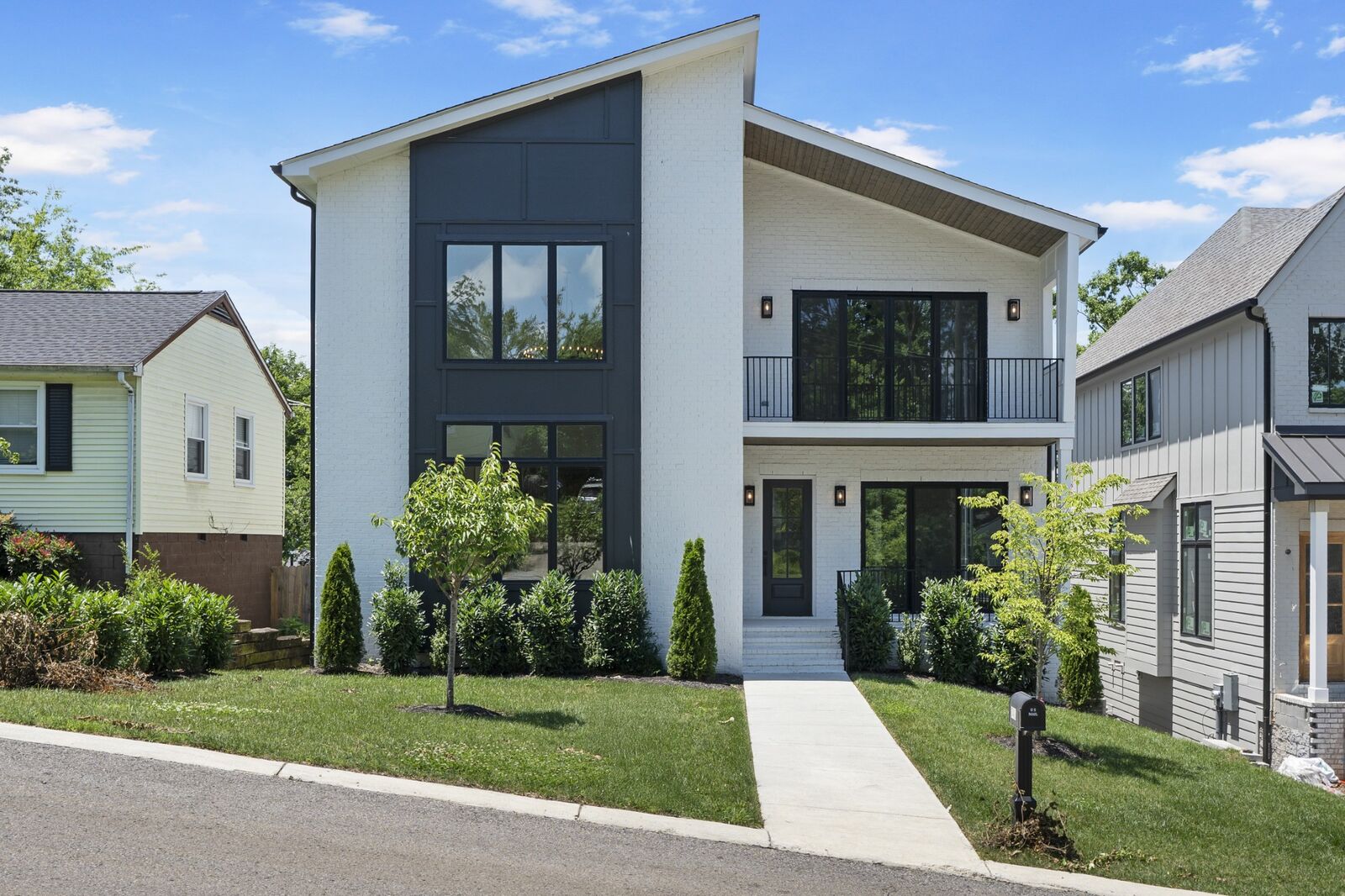Property Photo:  341 Chamberlin St  TN 37209 