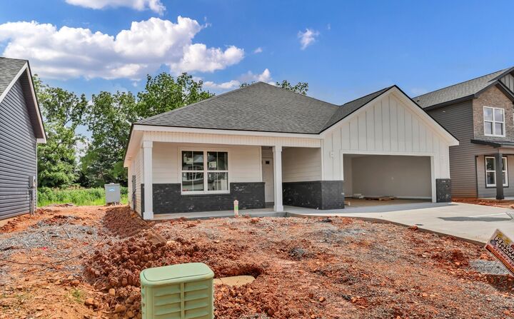 Property Photo:  2677 Brewster Dr  TN 37042 