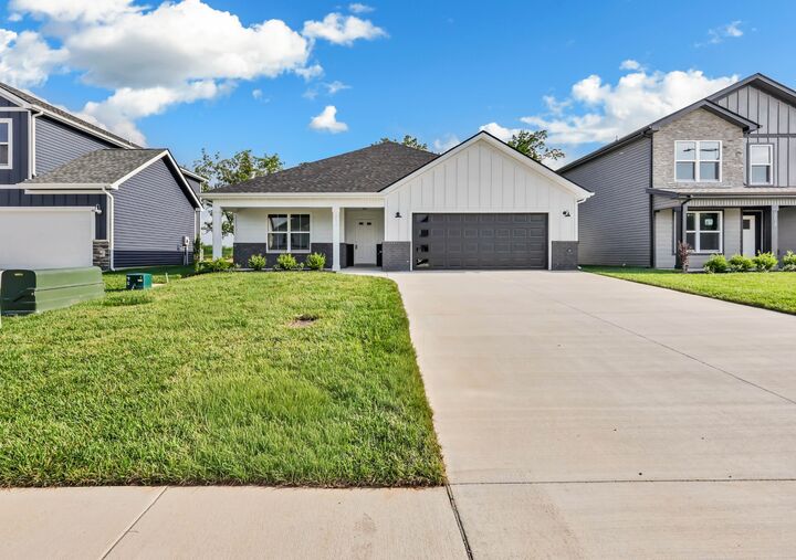 Property Photo:  2677 Brewster Dr  TN 37042 