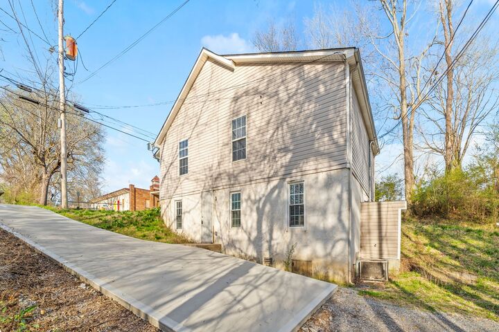 Property Photo: 208 Chapel St B TN 37042