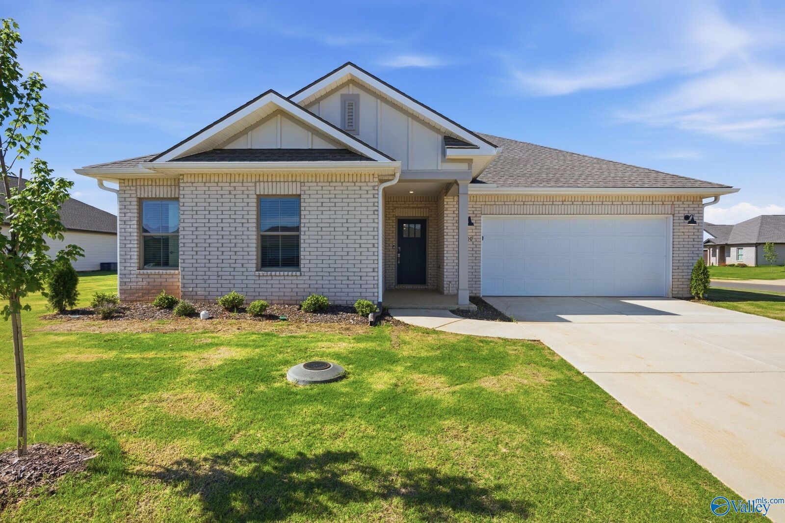 Property Photo: 100 Chain Bridge Circle AL 35749