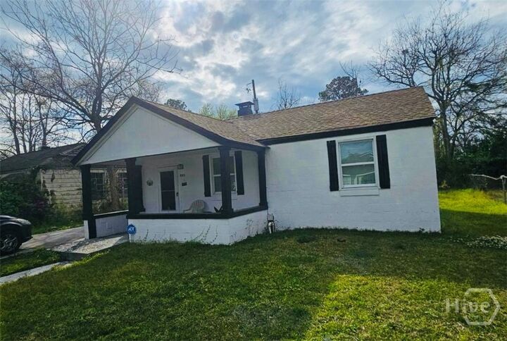 Property Photo:  805 Carter Street  GA 31415 