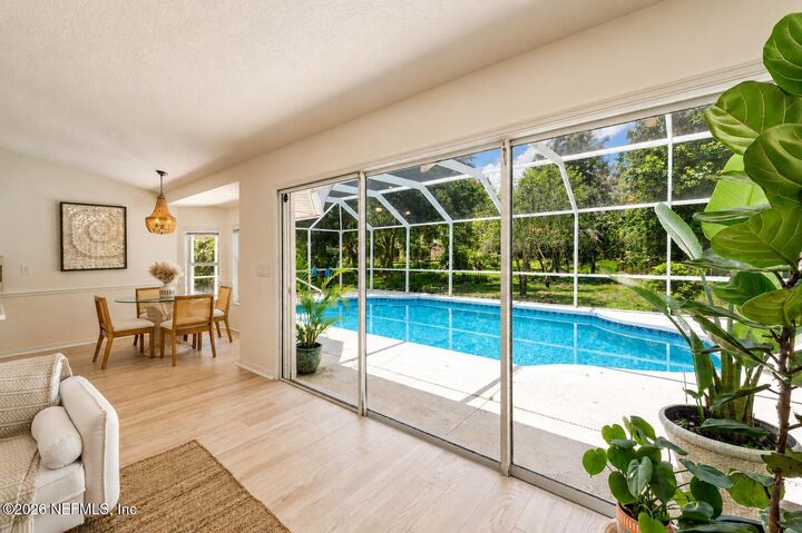 Property Photo: 122 Lindsay Drive FL 32137