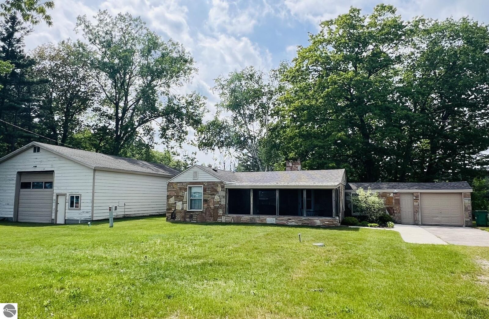Property Photo: 3325 N US-23 N MI 48750