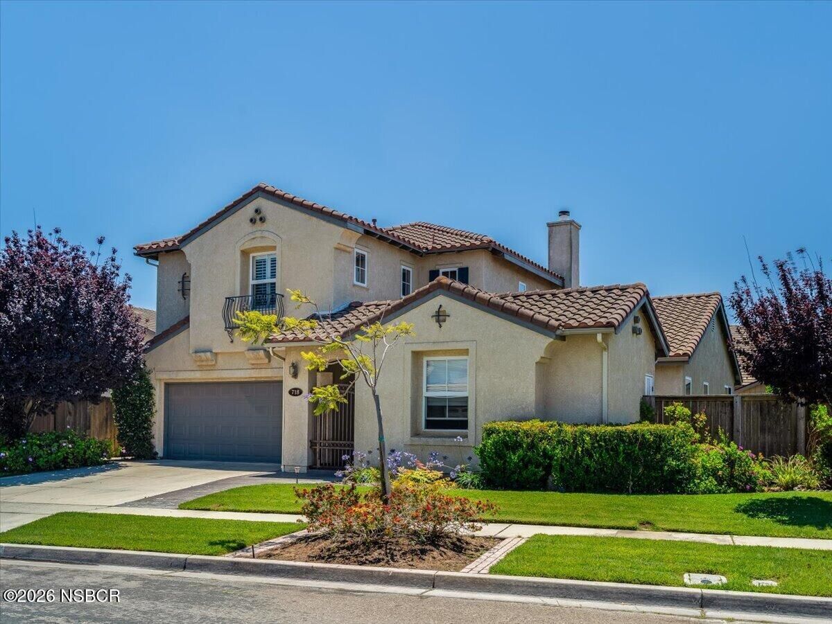 Property Photo:  718 Annie Way  CA 93455 