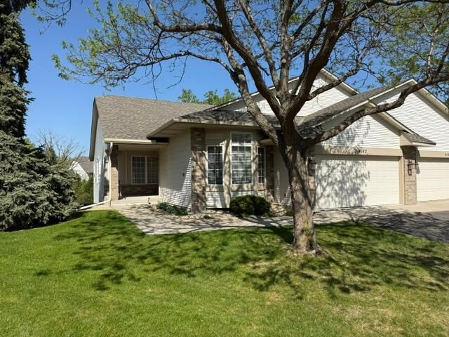 Property Photo: 4162 N Black Oaks Ln N MN 55446